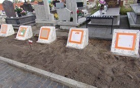 Parafia Wniebowzięcia NMP we Włoszczowie przeprowadziła dwie bardzo ważne inwestycje - remont kwater wojennych oraz&nbsp;utwardzenie przylegającej do mogił alejki. 4