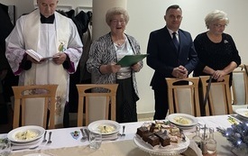 Dobrymi życzeniami dzielili się seniorzy z&nbsp;Klubu "Barwy Jesieni". 5