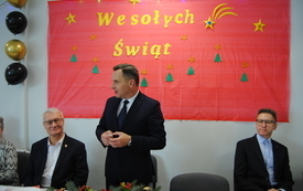 Ponad 30 członk&oacute;w senioralnych organizacji spotkało się dzisiaj na&nbsp;wsp&oacute;lnym opłatku w&nbsp;Gminnym Klubie Seniora przy ul. Pocztowej w&nbsp;mieście.  9