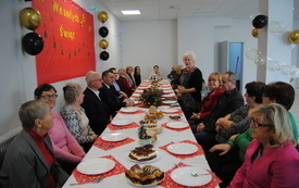 Ponad 30 członk&oacute;w senioralnych organizacji spotkało się dzisiaj na&nbsp;wsp&oacute;lnym opłatku w&nbsp;Gminnym Klubie Seniora przy ul. Pocztowej w&nbsp;mieście.  13