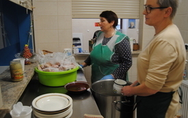 Jak co roku, wigilijny posiłek dla potrzebujących zorganizowało Towarzystwo Pomocy Świętego Brata Alberta Koło we Włoszczowie. 2