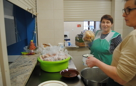 Jak co roku, wigilijny posiłek dla potrzebujących zorganizowało Towarzystwo Pomocy Świętego Brata Alberta Koło we Włoszczowie. 4