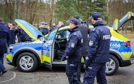  Nieoznakowany radiow&oacute;z marki Kia trafił do włoszczowskich policjant&oacute;w.  4