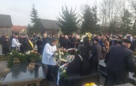 Uroczystości pogrzebowe w Książu Małym. 1