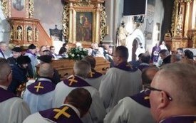 Uroczystości pogrzebowe w Książu Małym. 5