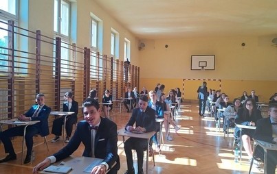 Zdjęcie do Wczoraj rozpoczęły się matury we Włoszczowie. Zdaje je blisko 400 uczni&oacute;w szk&oacute;ł ponadpodstawowych