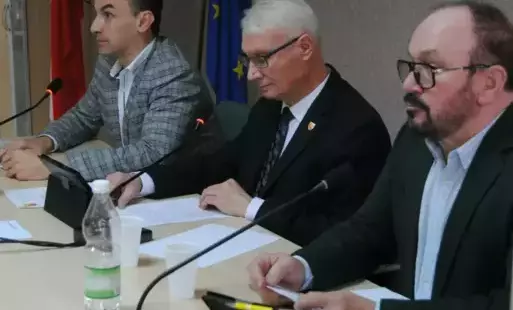 Zdjęcie do Rada Miejska minutą ciszy uczciła zmarłą 25 lutego byłą sołtys Motyczna Beatę Klim