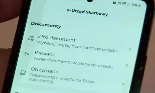 Zdjęcie do Kartą w e-urzędzie skarbowym. KAS: od marca możliwy nowy spos&oacute;b opłaty podatku