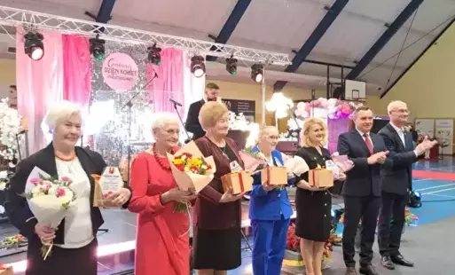 Zdjęcie do Strażniczki kultury ludowej, społeczniczki i druhna OSP. Gmina uhonorowała Wyjątkowe Kobiety