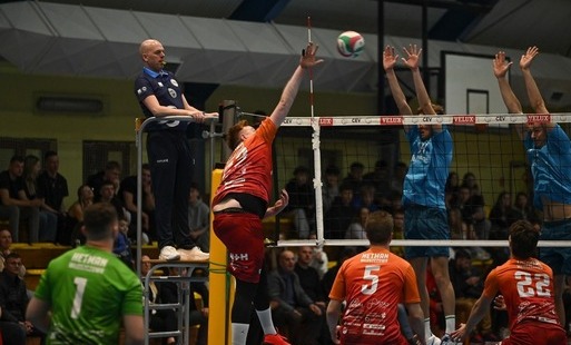 Zdjęcie do Włoszczowa nadal stolicą męskiej siatk&oacute;wki w Świętokrzyskiem. Hetman nie oddał mistrzostwa