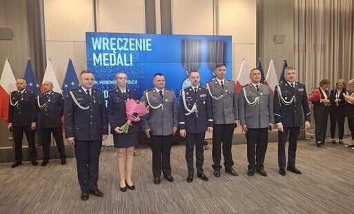 Zdjęcie do Włoszczowscy policjanci uhonorowani Medalem im. podkomisarza Andrzeja Struja