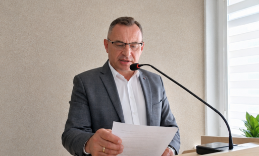 Zdjęcie do  Burmistrz Grzegorz Dziubek o wsparciu remontu powiatowej drogi w Kątach