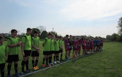 Zdjęcie do Piłkarze włoszczowskiej Dw&oacute;jki wygrali VII edycję Turnieju Piłki Nożnej o Puchar Burmistrza Gminy Włoszczowa i Proboszcza Parafii Konieczno 