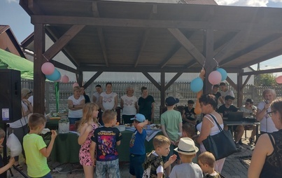 Zdjęcie do Wiejskie gospodynie i strażacy przygotowali Dzień Dziecka w Koniecznie