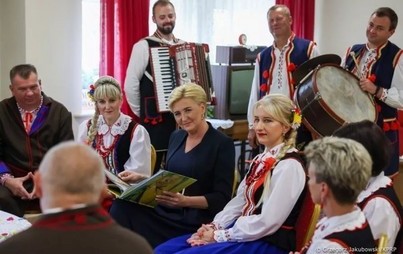 Zdjęcie do Pierwsza Dama u gospodyń w Występach