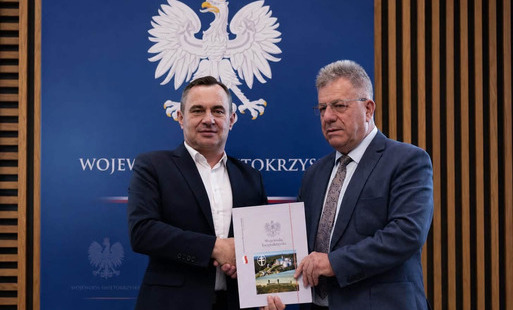 Zdjęcie przedstawiajace Burmistrza Gminy Włoszczowa oraz Wojewodę Świętokrzyskiego