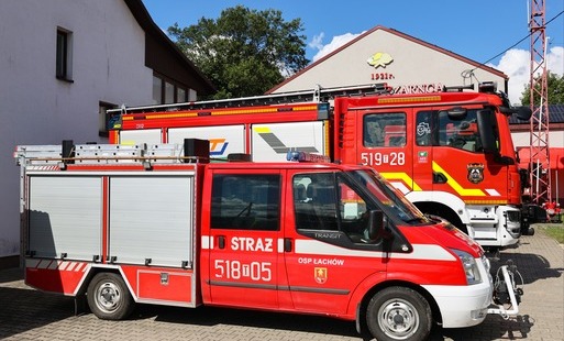Zdjęcie przedstawiające wozy strażackie OSP Czarnca, OSP Konieczno i OSP Łachów