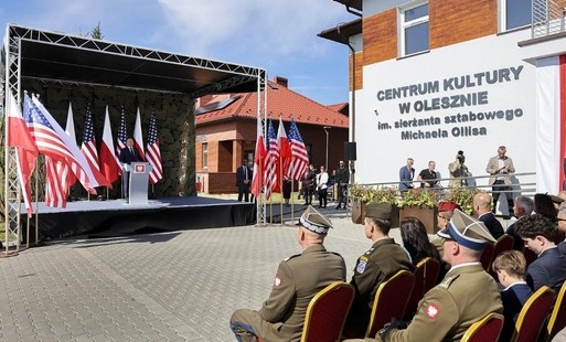 Centrum Kultury w Olesznie otrzymało imię sierż. sztab. Michaela Ollisa.