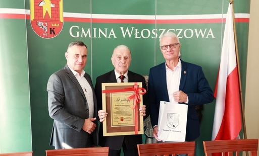 PRZEZ ŻYCIE Z IGŁĄ I MUZYKĄ - 70 LAT PRACY W ZAWODZIE KRAWCA