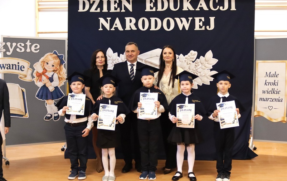 Ślubowanie pierwszoklasistów i Dzień Edukacji Narodowej w Czarncy
