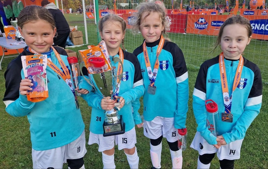 Sukcesy UKS Hetmanki Włoszczowa w turnieju Tarczyński Copa Kabanos